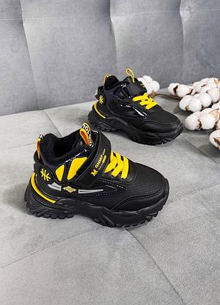 Кросівки чорні з жовтим 95