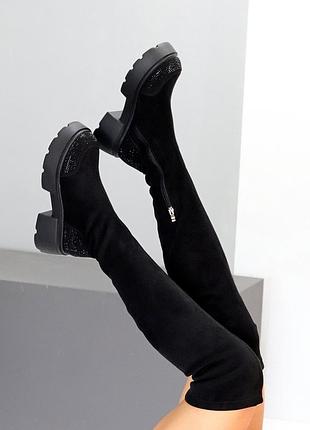 Ультра модні чорні ботфорти замшеві декор стрази на тракторній підошві