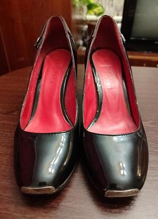 Туфлі натуральна,лакована шкіра.