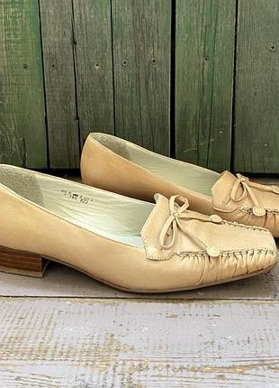 Кожаные лоферы туфли 5th avenue бежевого цвета