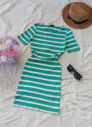 Облегающее мини платье в рубчик