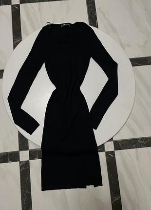 Черна  сукня в рубчик