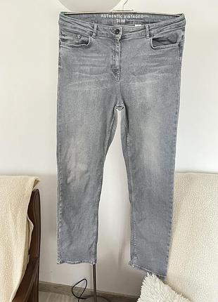 Класичні прямі джинси