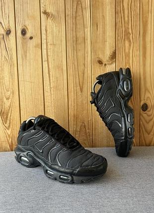 Спортивні чорні кросівки кеди взуття nike tn+