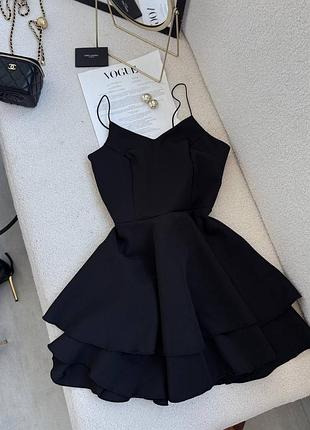 Жіноча сукня зі шнуровкою на спинці