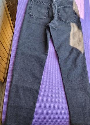 Темно серые джинсы мом