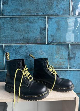 Черевики dr. martens