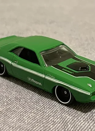 Машинка  hot wheels ‘70 dodge hemi challenger green и др. машинки