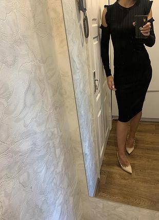 Трикотажное платье миди в рубчик