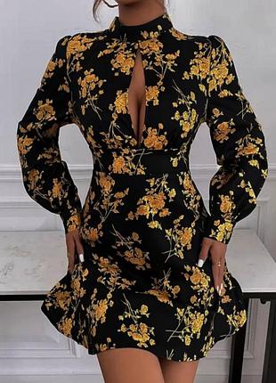 Стильна міні сукня в квітковий принт