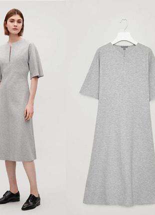 Платье c у-образным  вырезом и застежкой молнией