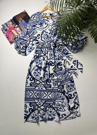 Плаття з розрізом