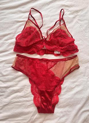 Шикарний комплект спідньої білизни