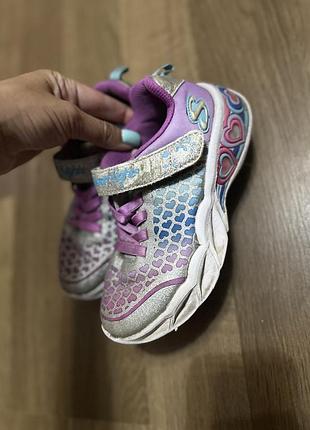 Кросівки 20 см устілка ,стан як на фото ,трішки липучки потерлись все інше стан дуже хороший без нюансів