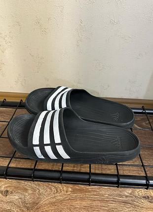Шльопки оригінальні adidas