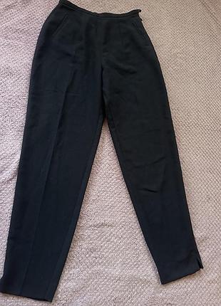 Штаны классические , темно-синые брюки со стрелами, сбоку разрезы , брюки -штаны высокая посадка