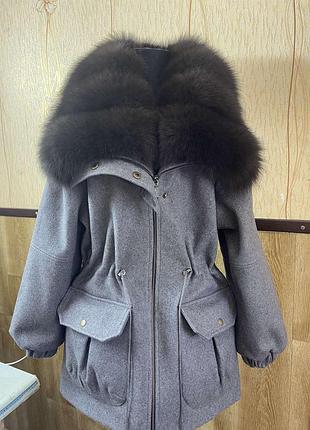 Шикарное женское пальто с натуральным мехом песца