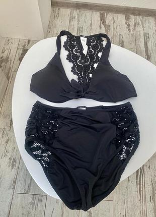 Tezenis  шикарний чорний оригінальний купальник з мережиаом як новий