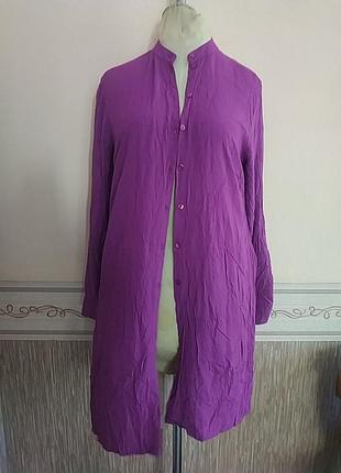 Классная,удлиненная рубашка с длинным рукавом и разрезами.