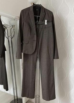Брючний костюм прямі брюки і піджак від бренду esprit у розмірі s