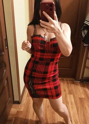 Эффектное красное женское мини платье в клетку с кружевом