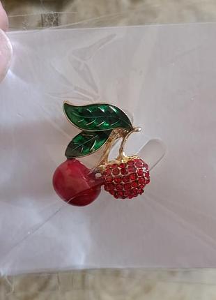 Гарна брошка "вишенька"🍒