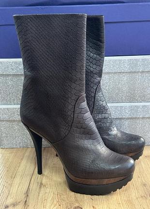 Продам новые ботильоны stuart weitzman