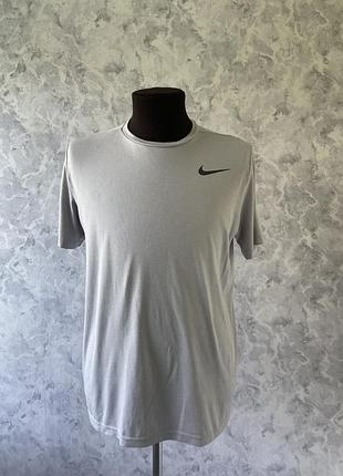 Чоловіча спортивна футболка nike dri fit