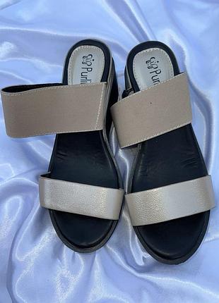 Босоніжки жіночі