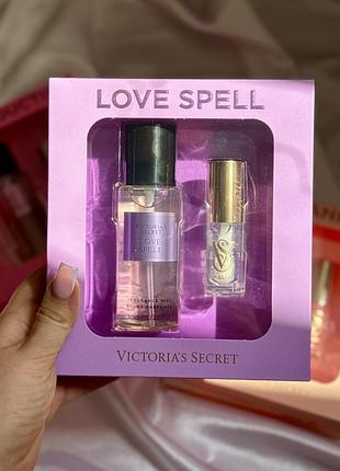 Набір victoria’s secret love spell оригінал блиск для губ міст/спрей для тіла, подарунковий набір