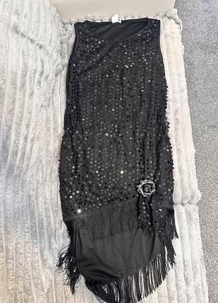 Сукня в паєтку з квіткою та бахромою