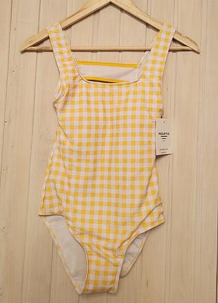 Слитный женский купальник с чашками