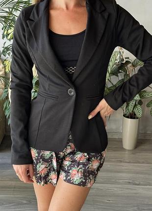 Піджак на ґудзику