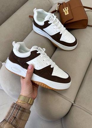 Женские кроссовки