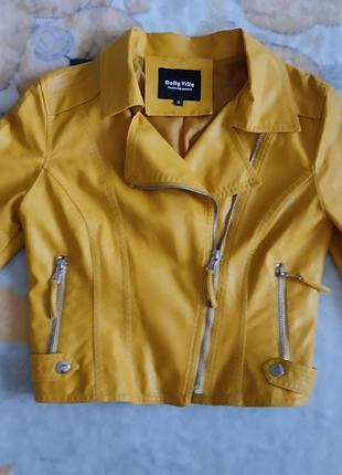 Желтая,короткая косуха