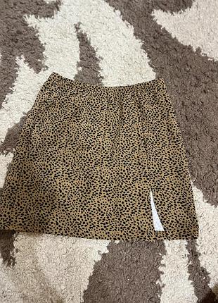 Спідниця з розрізом