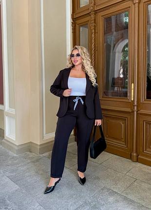 Женский классический костюм с брюками и пиджаком