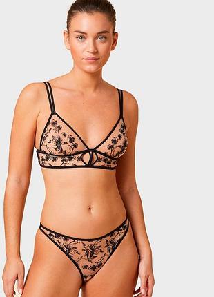 Изысканный кружевной набор нижнего белья etam