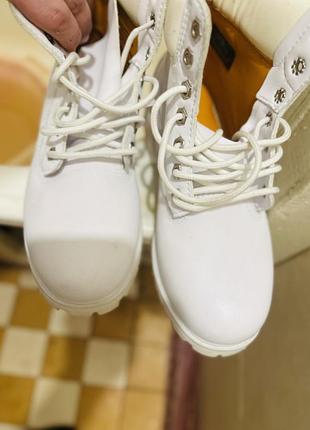 Білі черевики timberland white