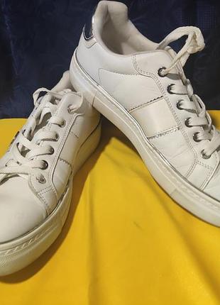 Женские кожаные кроссовки Tamaris