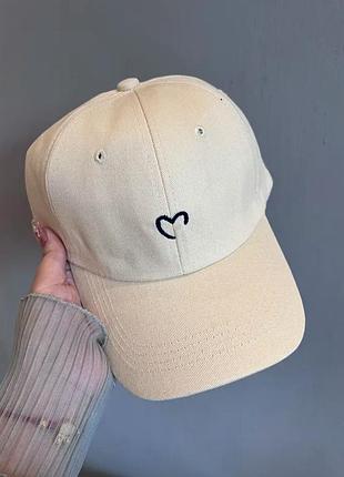 Кепка бейсболка унісекс серце - молочна (чорна вишивка)