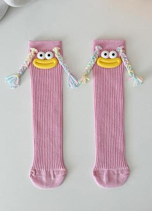 Пудрові шкарпетки довгі дитячі 4120 смішні рожеві гольфи в рубчик з косами дівчачі високі носки текстурні
