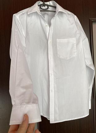 Продам шкільні сорочки на 8-9 років в дуже гарному стані. після моєї дитини