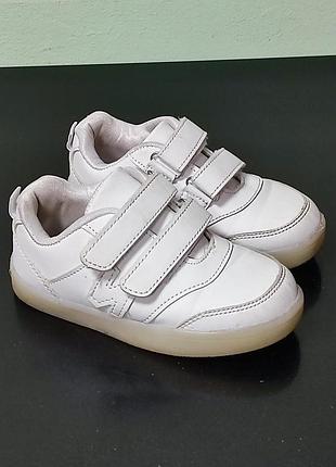 Кросівки дівчинці