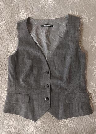 Шерстяной жилет