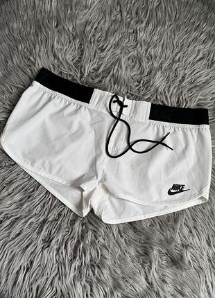 Спортивні жіночі шорти nike