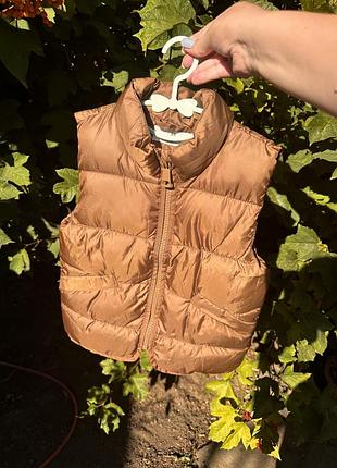 Желет hm 134-140р коричневый 2шт