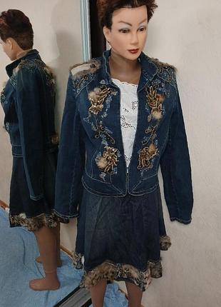 Потрясающий костюм женский джинсовый с отделкой из меха, пайеток и бисера.