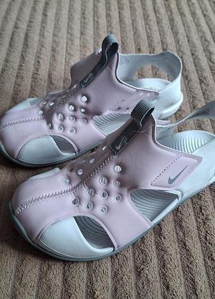 Скандалі на дівчинку