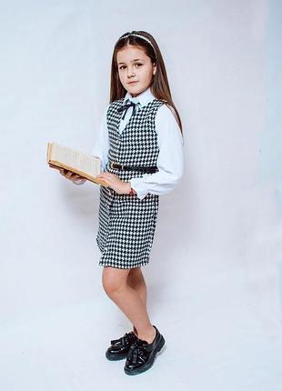Невероятно стильный костюм,
сарафан с блузой